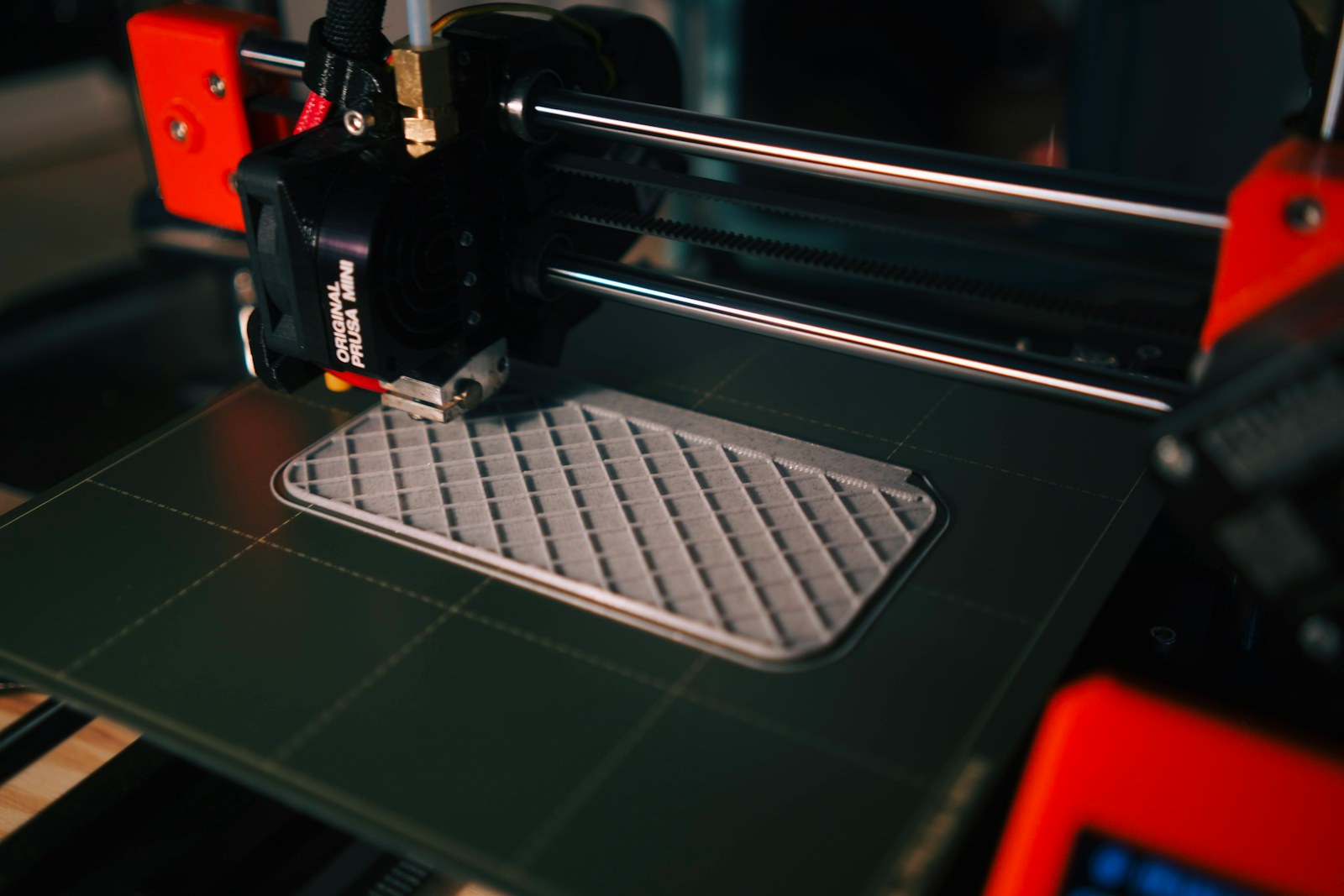 3D-Drucker bei der Fertigung einer Kleinserie