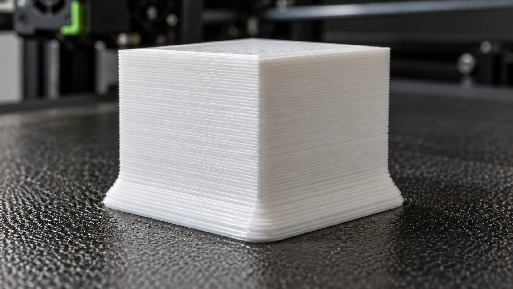 3D-Druckteil mit seitlich verbreiterten unteren Schichten als sichtbarer Elefantenfuß